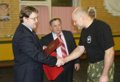 Рязанская гордума наградила тренера школьника, задержавшего преступника